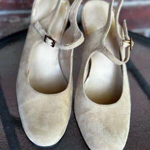 Aerosoles Tan Suade pumps - Size 7
